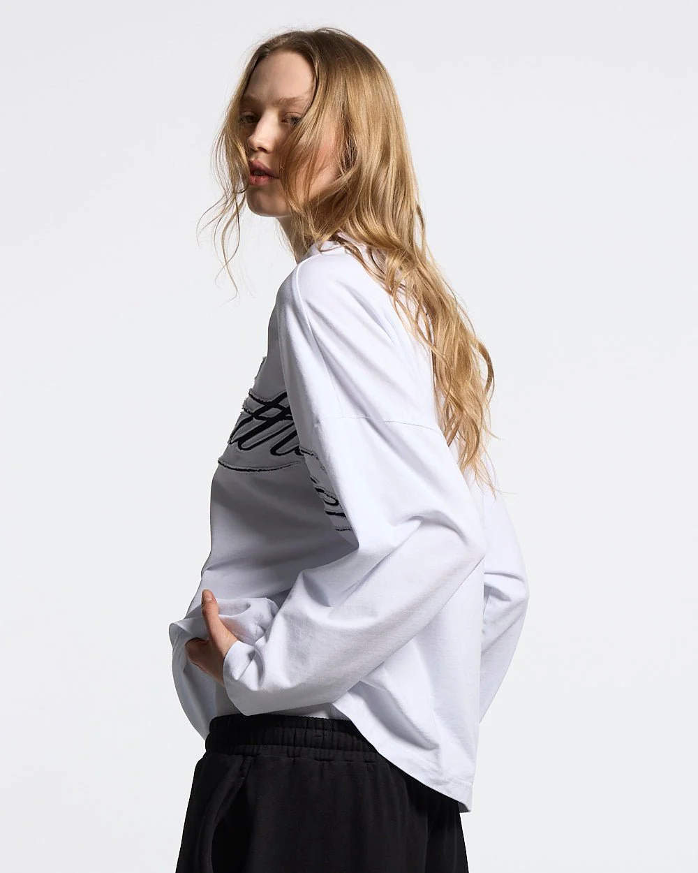 CROSSED SCRIPT LONGSLEEVE 2.0 WHITE - Image 8