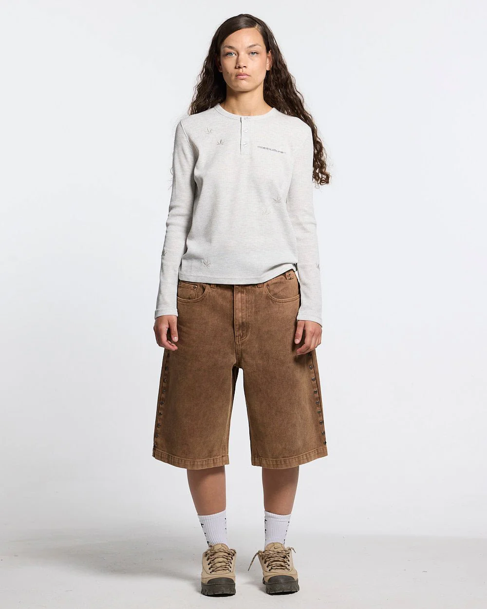 STUDS SHORT BROWN - Image 9